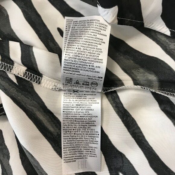 NWT Banana Republic Womens Black Sleeveless Split Neck Zebra Print Blouse SP - Picture 6 of 9